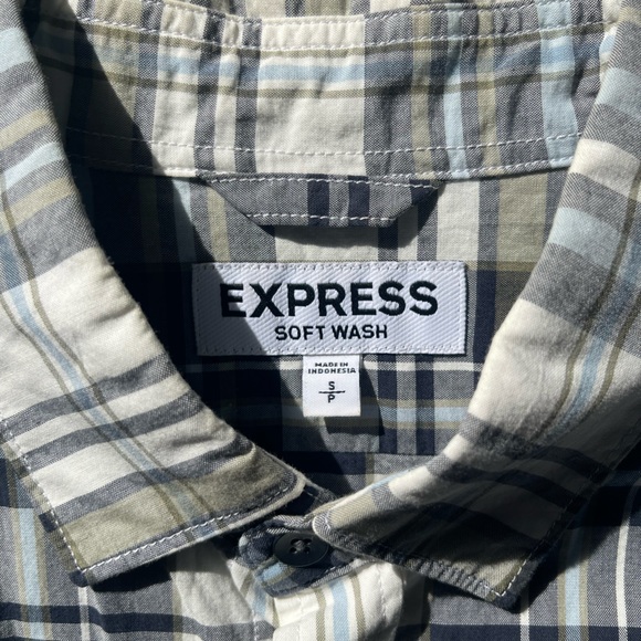 Express short sleeve button down - Picture 2 of 3